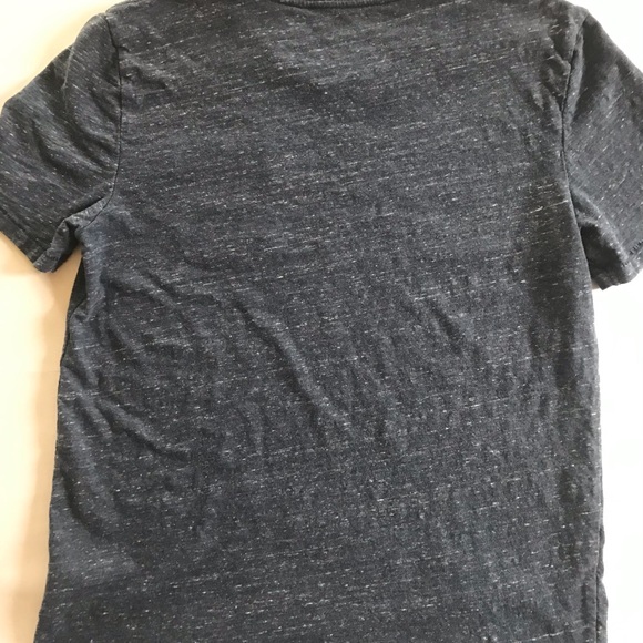 Gap V-neck T-Shirt in XXL (boys) - Picture 5 of 6